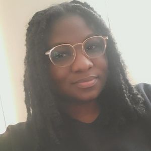 Meet your Posher, Akua